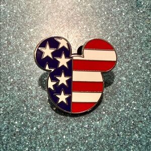 Disney Mickey Mouse American Flag Collectirs  Pin 2008